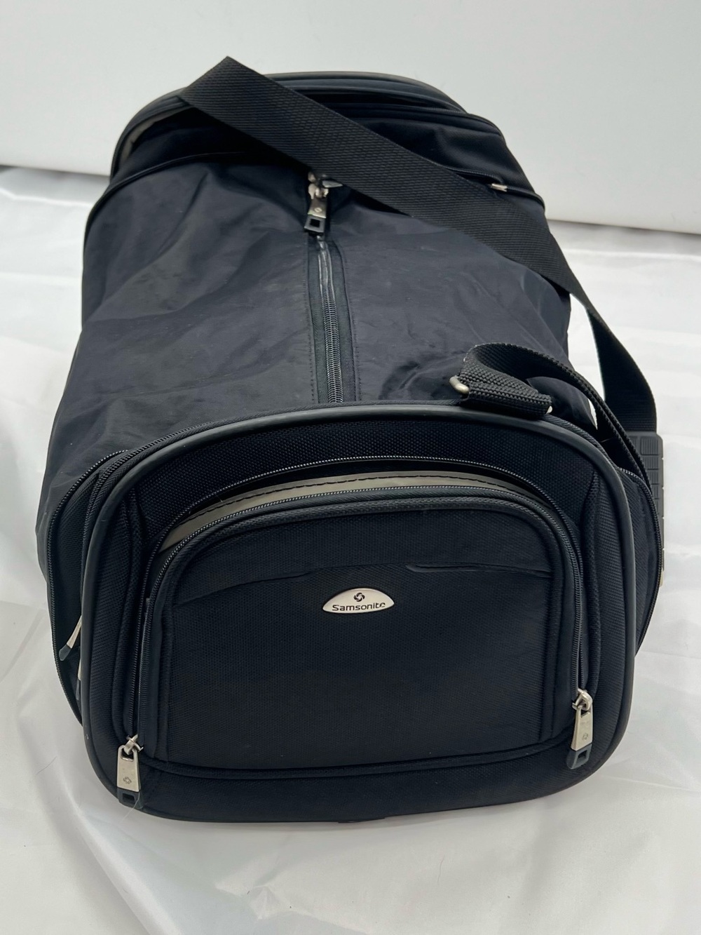 191 Samsonite Black Travel Duffel with Front Organizer Pocket
